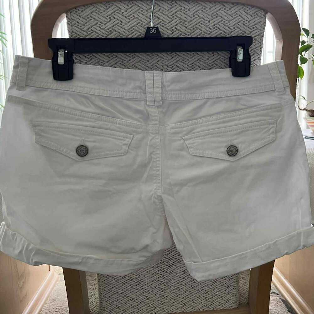 Aeropostale Women’s Midi Twill Shorts – Size 8, White - Picture 2 of 7